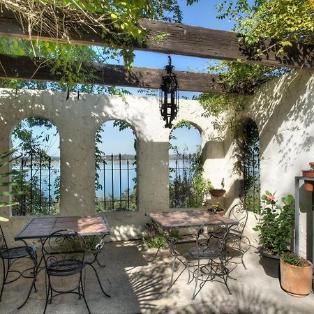 Lakehouse Bed And Breakfast Canyon Lake Exterior photo