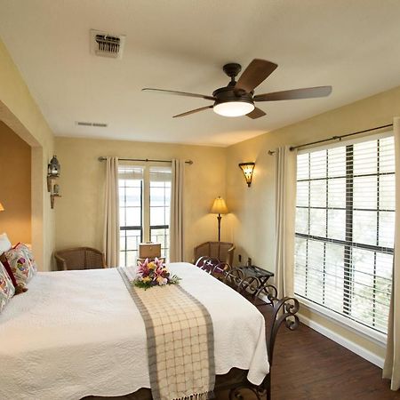 Lakehouse Bed And Breakfast Canyon Lake Exterior photo