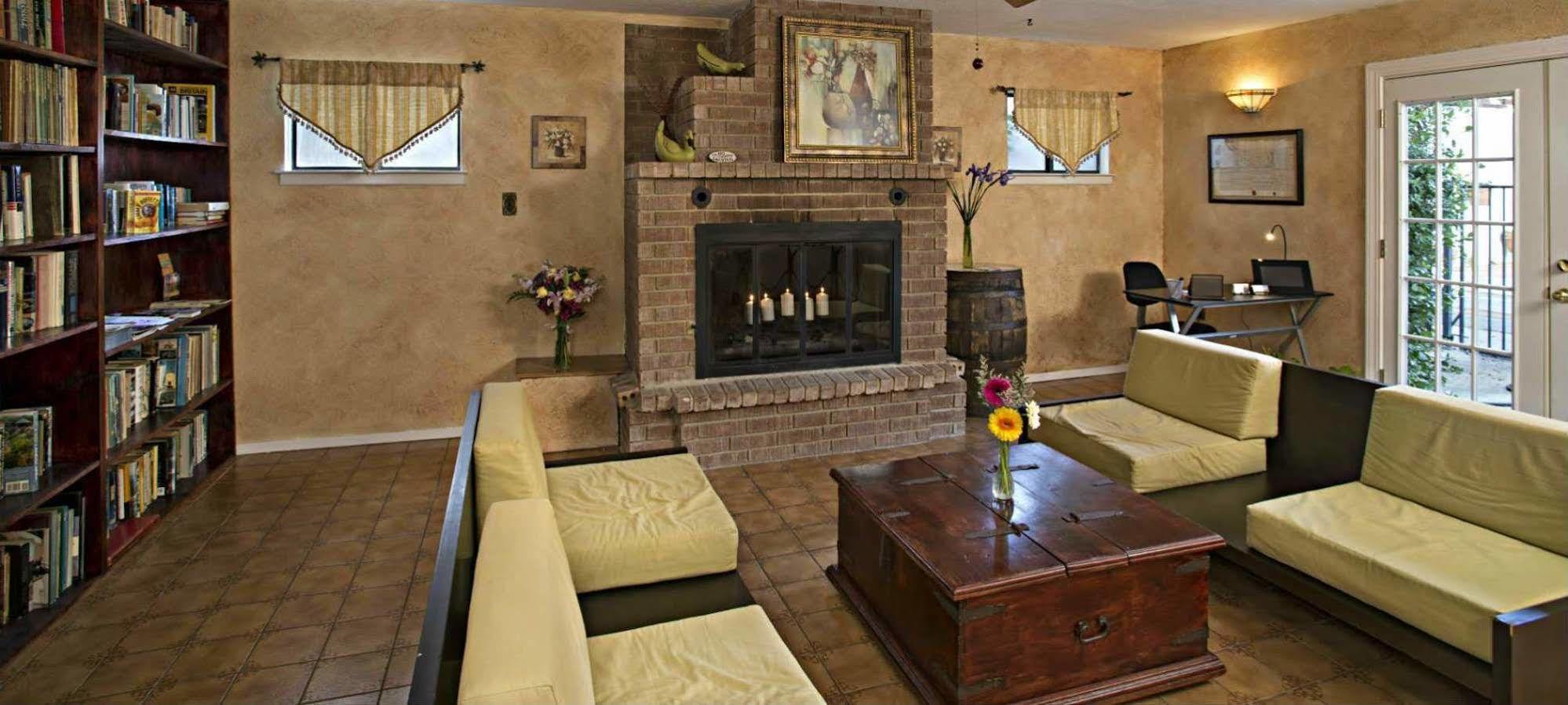 Lakehouse Bed And Breakfast Canyon Lake Exterior photo