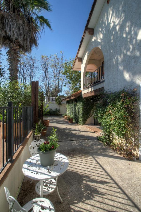 Lakehouse Bed And Breakfast Canyon Lake Exterior photo
